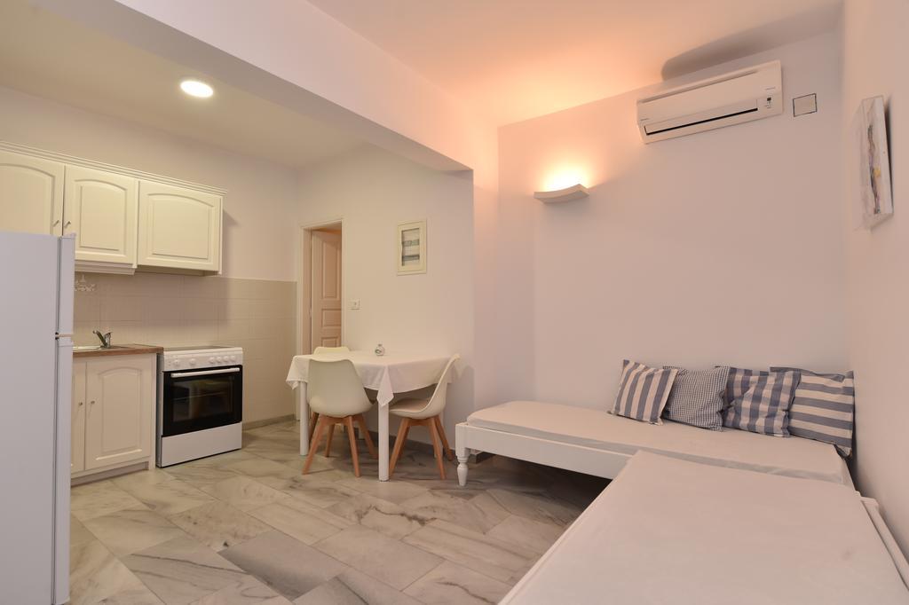 Irini Aparthotel 3*