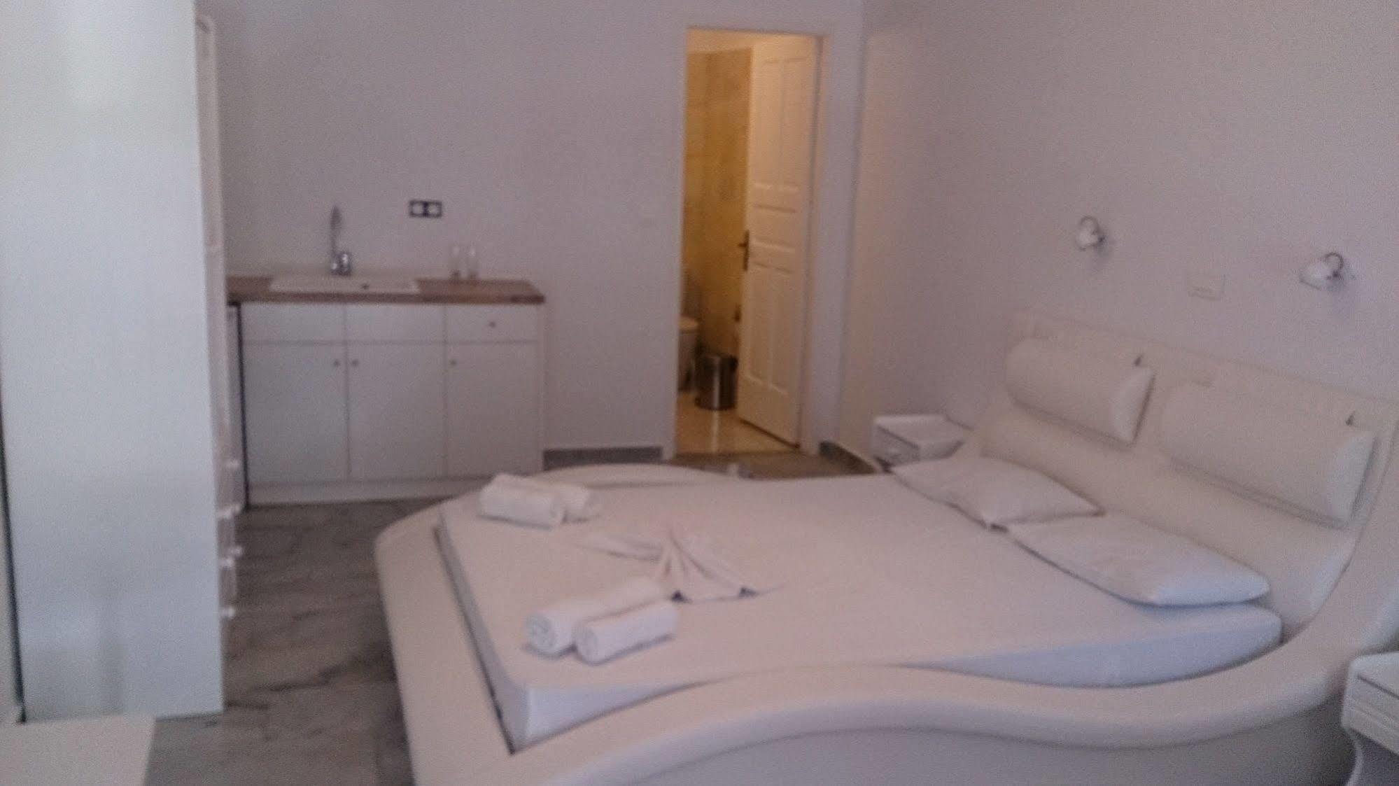 Irini Aparthotel