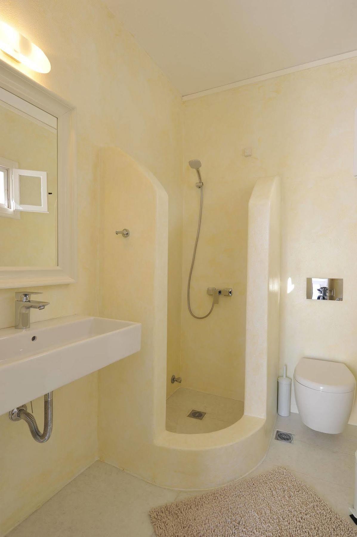Irini Aparthotel